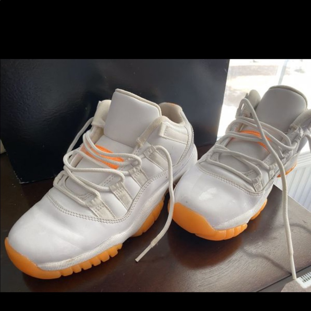 Jordan 11’a low top